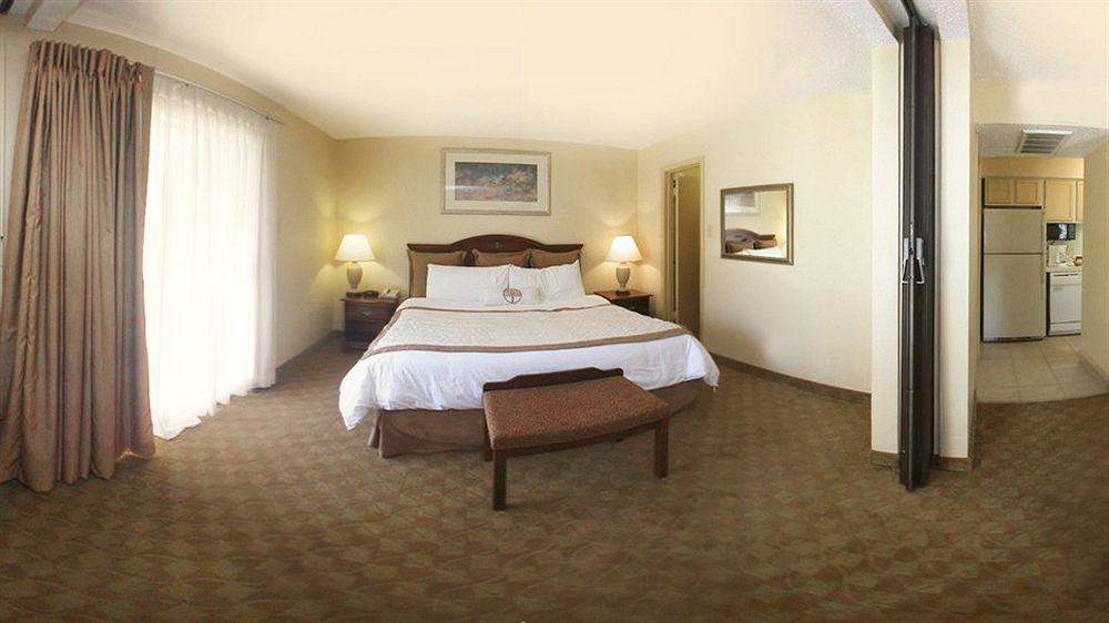 Hawthorn Suites Dallas Love Field Exterior photo